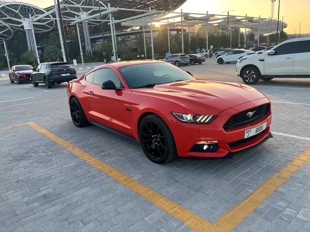 Ford Mustang 2015 — photo 1 of 11
