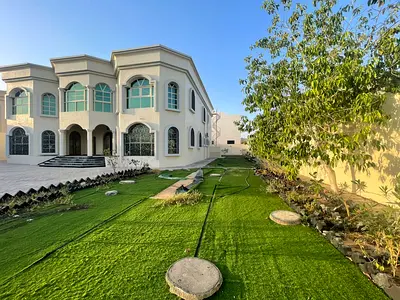 فيلا فاخرة 7 غرف نوم مجلس رجالي مجلس حريمي عدد 2 صالة كبيرةغرفة خادمة عدد 2 ستور مسبح كبير باركن داخلي