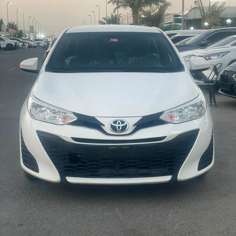 Toyota Yaris 2018 — photo 1 of 9