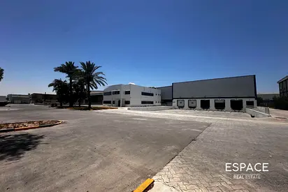 7 Loading Bays | JAFZA | Logistics Hub