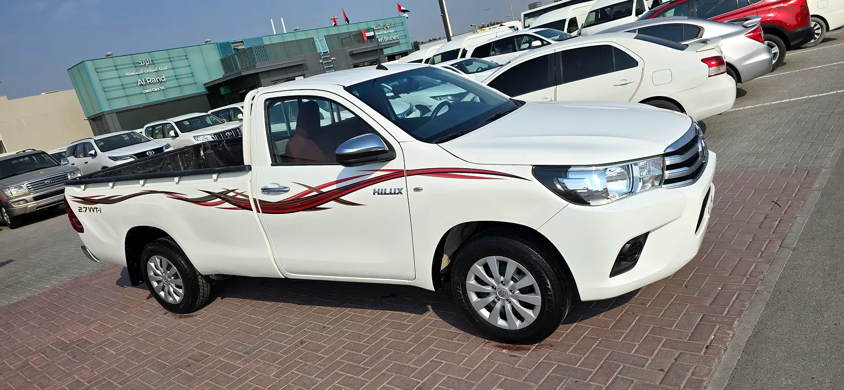 Toyota Hilux 2021 — photo 1 of 19