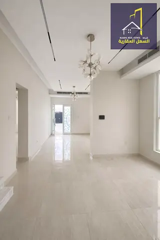 فيلا جديدة أول ساكن للإيجار  6 غرف نوم، 3 طوابق، غرفة خادمة وحدائق خاصة