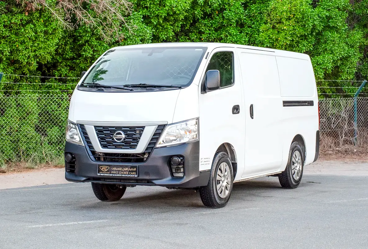 Nissan Urvan 2022 — photo 1 of 15