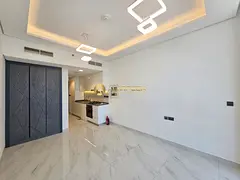 Elegant Studio | Fitted Kitchen | Unfurnished
