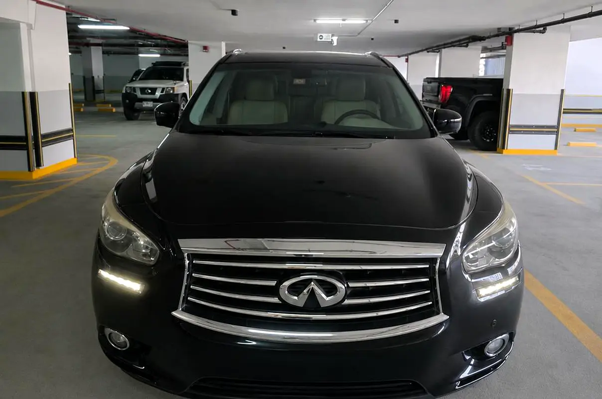 Infiniti QX60 2015 — photo 1 of 3