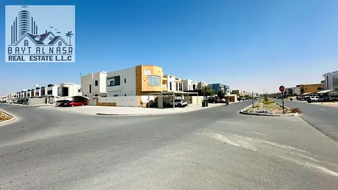 Big Corner Villa 5Master Bedrooms **Huge Parking**Prime Location on Double Road for Rent