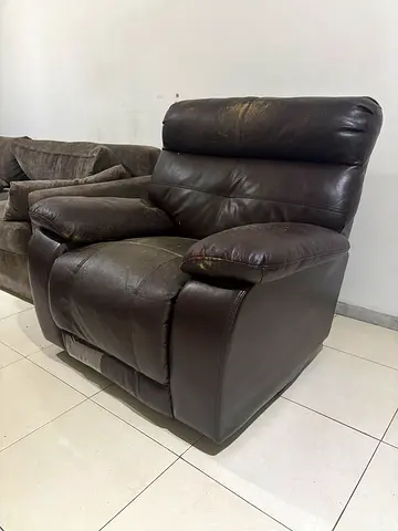 Dark brown leather single-seater recliner