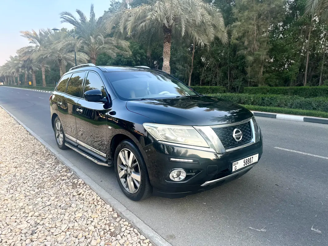 Nissan Pathfinder 2015 — photo 1 of 6