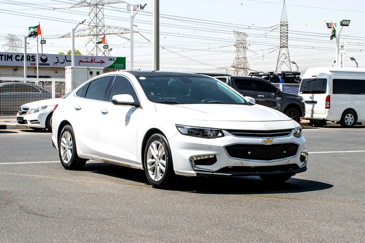 Chevrolet Malibu 2017 — photo 1 of 18