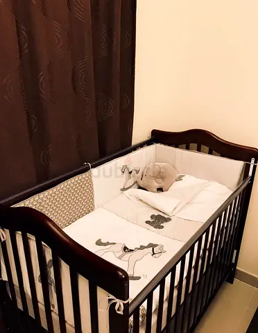 Giggles Crib with Adjustable Side Rails + Matress from BABYSHOP