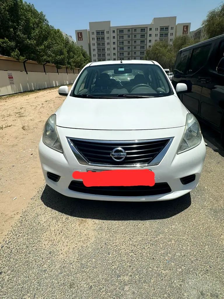 Nissan Sunny 2013 — photo 1 of 5
