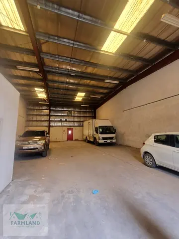 WITH RACKING I COMFORTABLE LOADING I PRIME LOCATION