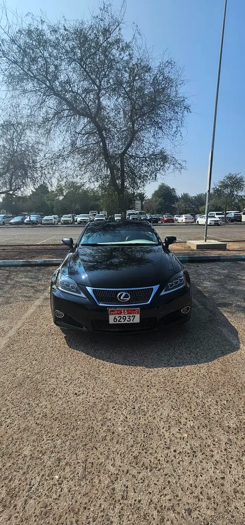 Lexus IS-Series 2011 — photo 1 of 4