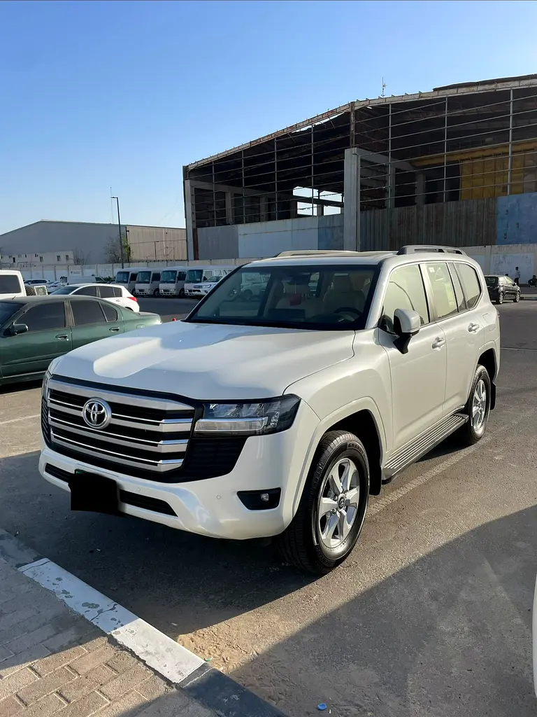 Toyota Land Cruiser 2024 — photo 1 of 12