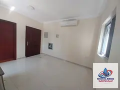 Spacious studio, 2nd tenant, high-end modern design. Energy-saving split AC, central gas, family bui
