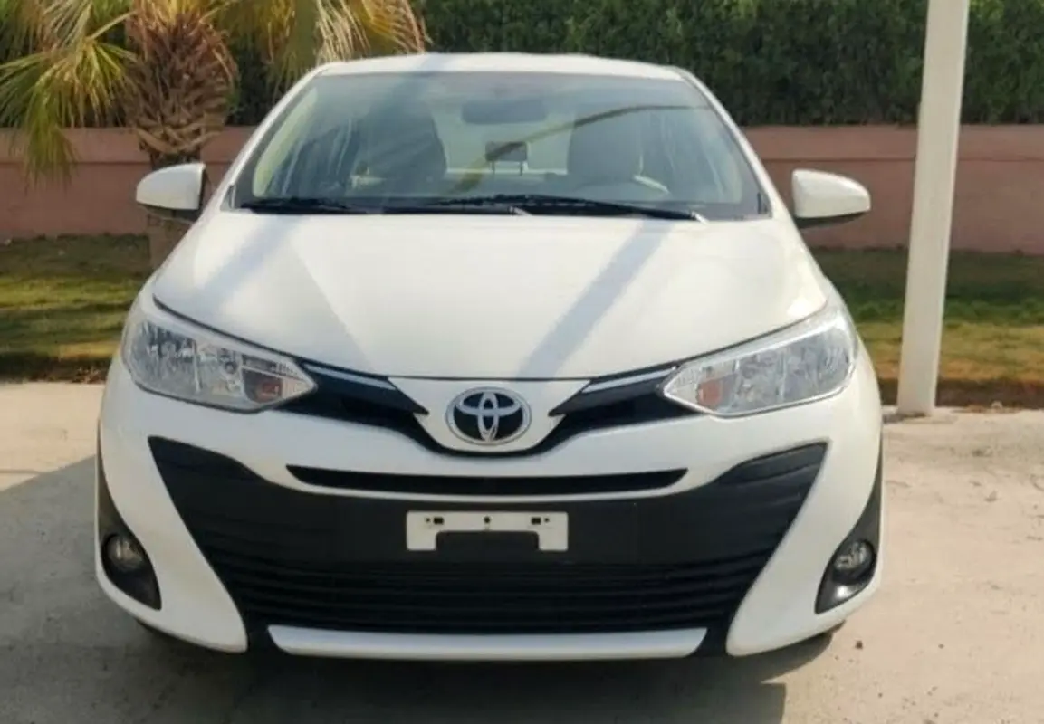 Toyota Yaris 2019 — photo 1 of 2