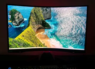 Curved 27-inch Samsung Odyssey G7 240 Hertz