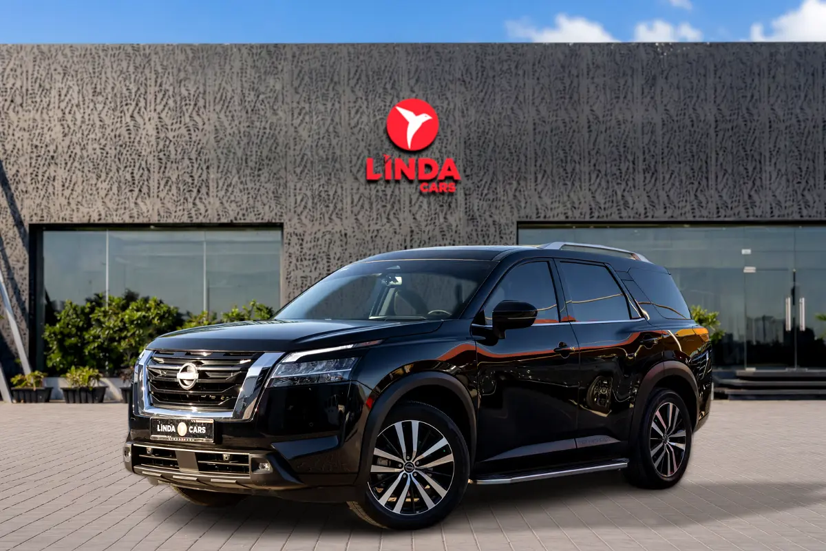 Nissan Pathfinder 2024 — photo 1 of 20