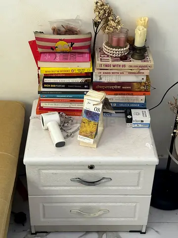4 small tables with storage space (2 white and 2 wooden)