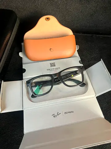 Ray-Ban Meta Glasses with Case (Gen 2) - WAYFARER