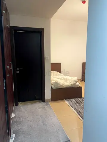 غرفة ماستر في شقة خاصة .