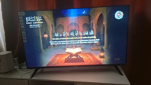 تليفزيون وطاولة جديدة