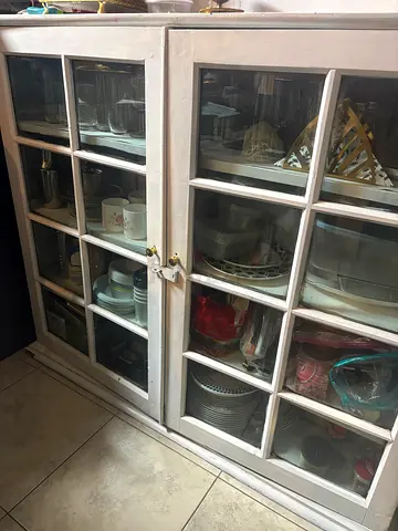 Crockery almirah