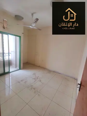 شقة عائلية واسعة في موقع حيوي بالبوطينة