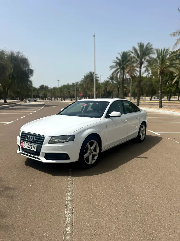 Audi A4 2010 — photo 1 of 8