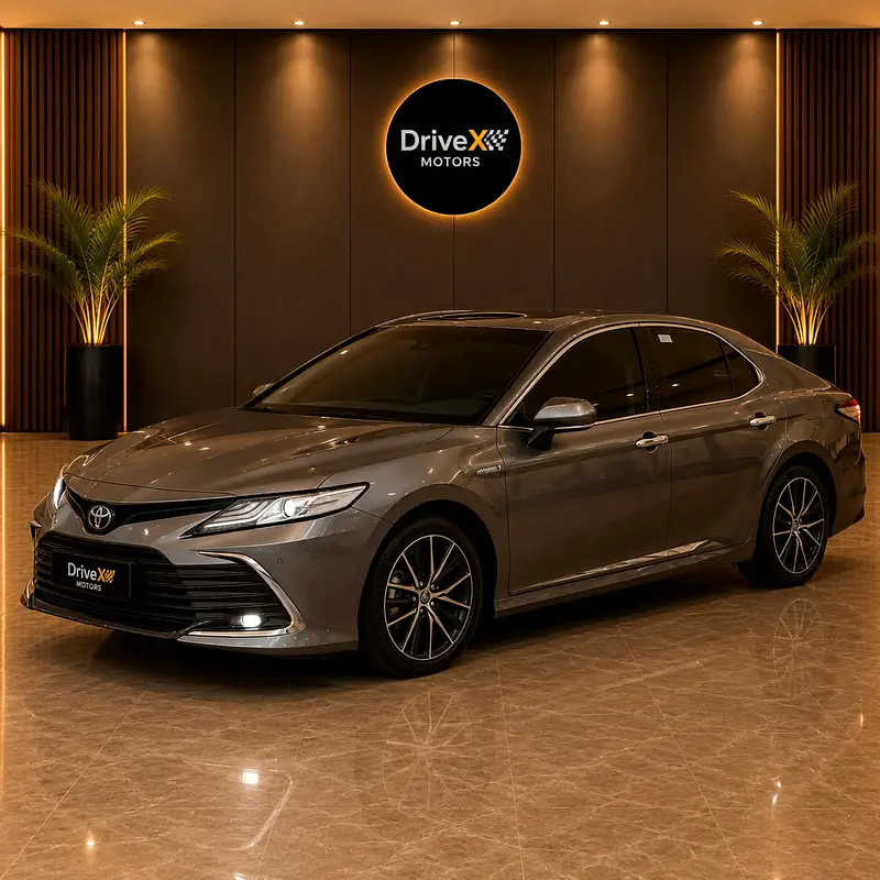 Toyota Camry 2024 — photo 1 of 9