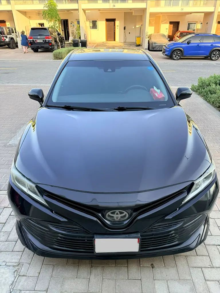 Toyota Camry 2018 — photo 1 of 10