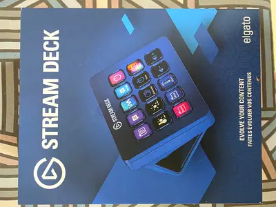 Elgato Stream Deck MK.2 – 15 LCD Keys – Open Box Like New