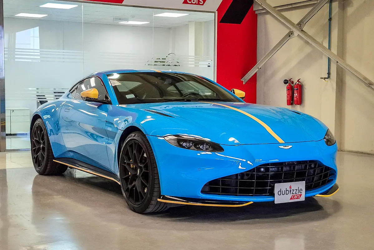 Aston Martin Vantage 2022 — photo 1 of 14