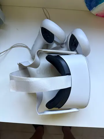Meta Quest 2 VR Headset with Controllers - Good Condition