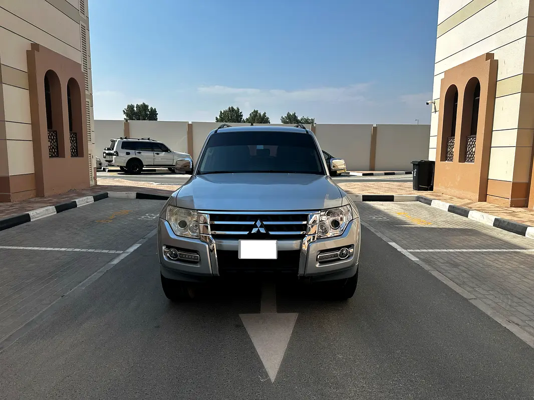 Mitsubishi Pajero 2016 — photo 1 of 9