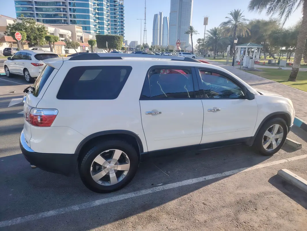 GMC Acadia 2012 — photo 1 of 10