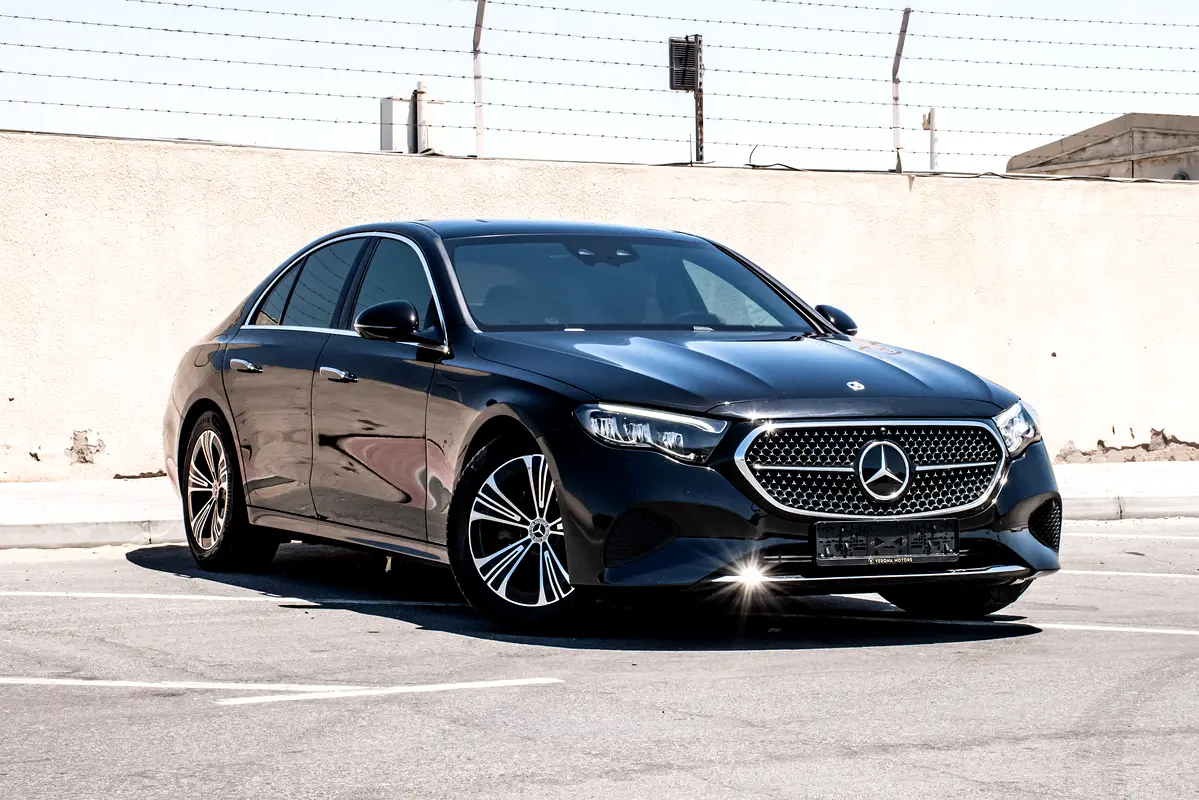 Mercedes-Benz E-Class 2025 — photo 1 of 16