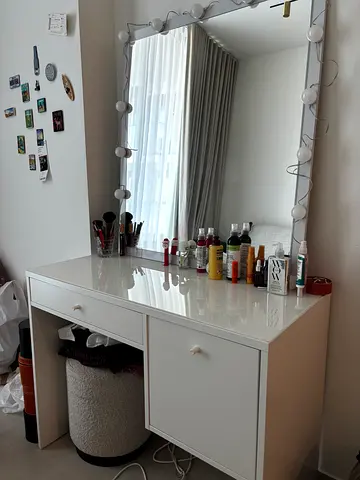 White Dressing Table with Lighted Mirror and Storage Drawers