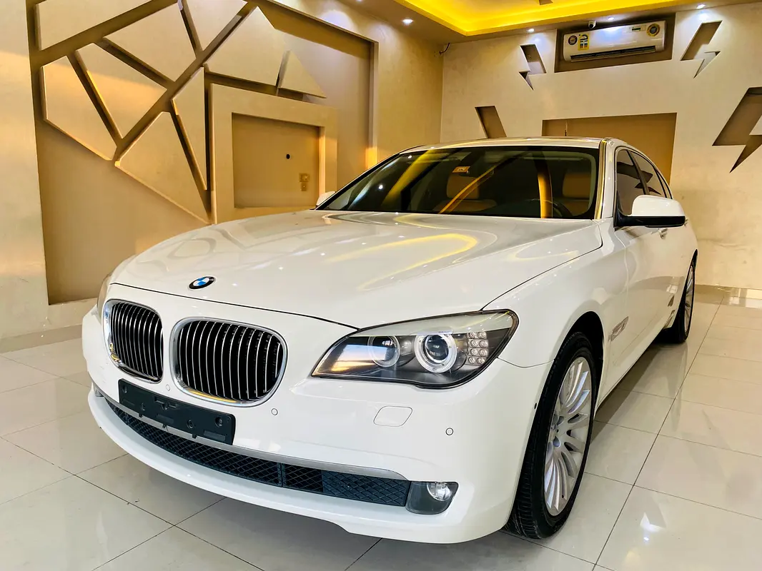 BMW 7-Series 2012 — photo 1 of 20
