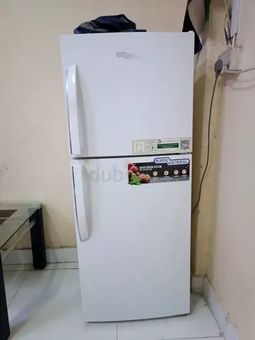 White top-freezer refrigerator in good working condition