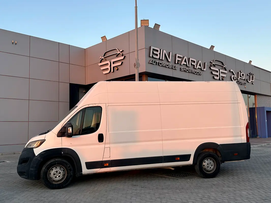 Peugeot Boxer 2021 — photo 1 of 11