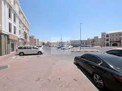 HIGH-VISIBILITY PARKING-FACING RETAIL SHOP AVAILABLE FOR RENT | FRANCE CLUSTER, INTERNATIONAL CITY