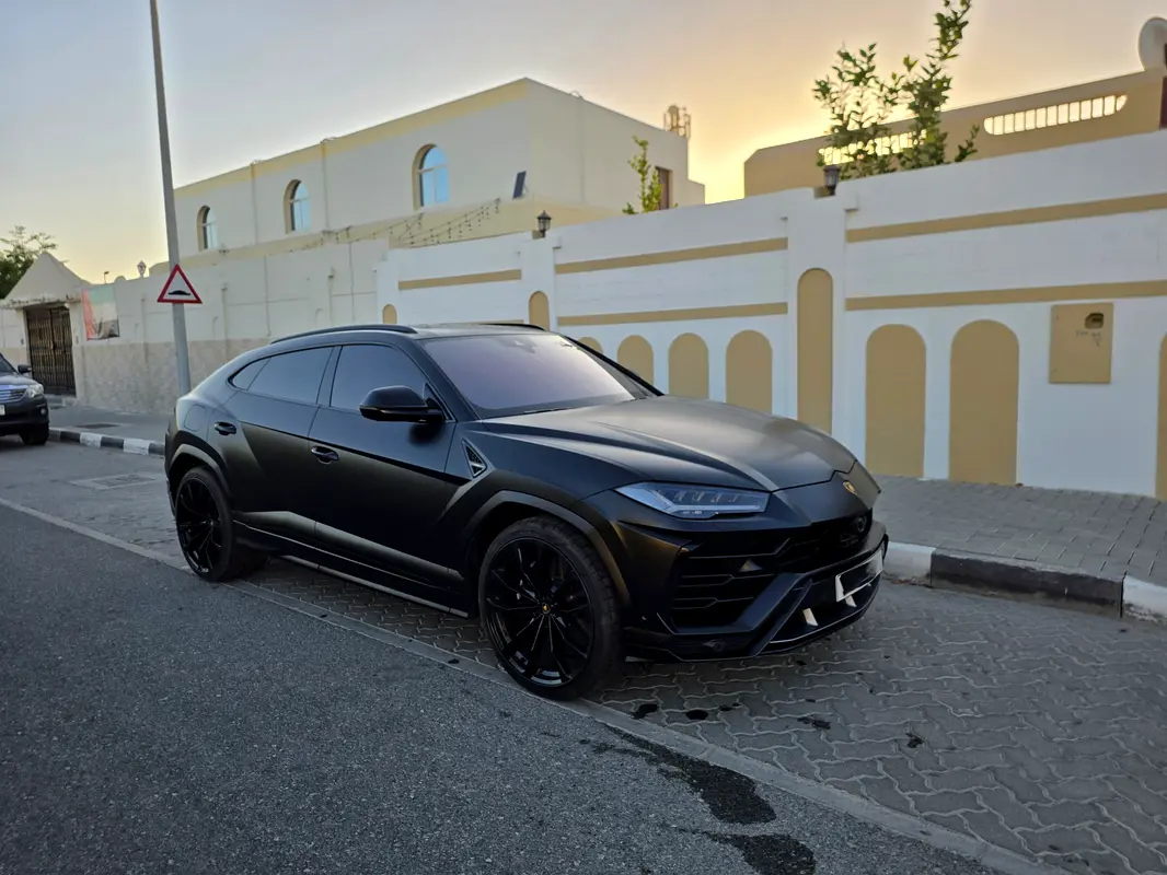 Lamborghini Urus 2021 — photo 1 of 18