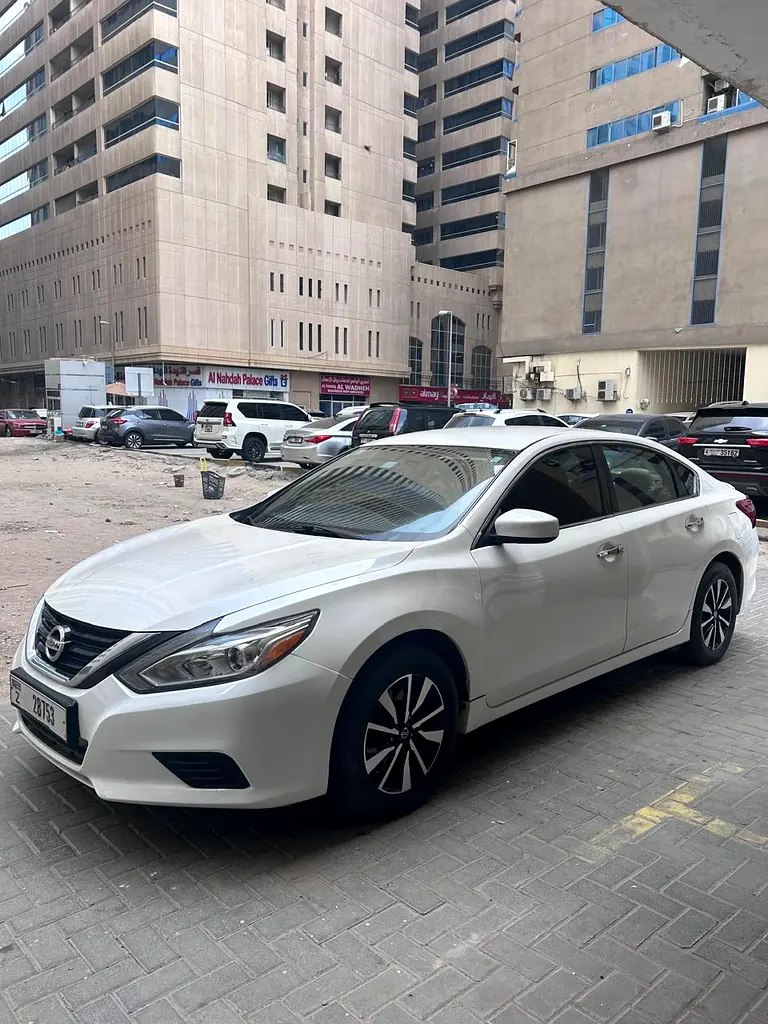 Nissan Altima 2018 — photo 1 of 10