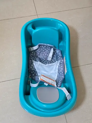 Baby bathtub with infant sling - practically new condition