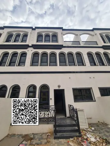 ثلاث غرف وثلاث حمامات مساحة ممتازة