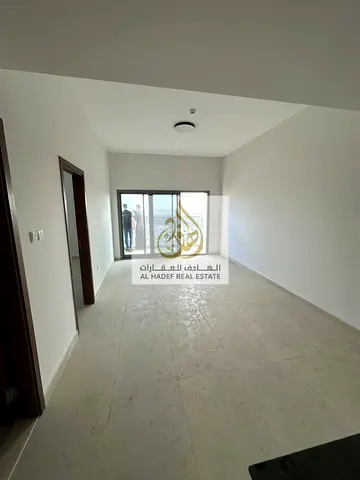 لإيجار السنوي في عجمان – منطقة العامرة (مدينة الإمارات)، شقة غرفة وصالة أول ساكن داخل جاردن رزيدنس، بتصميم حديث ومريح يناسب الأفراد أو العائلات الصغير