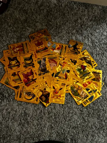 Golden Pokémons 100 cards