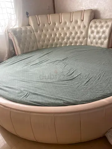 Cream vanity dressing table with mirror and storage