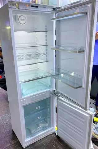 Miele Built-in Bottom freezer style fridge Exellent Condition